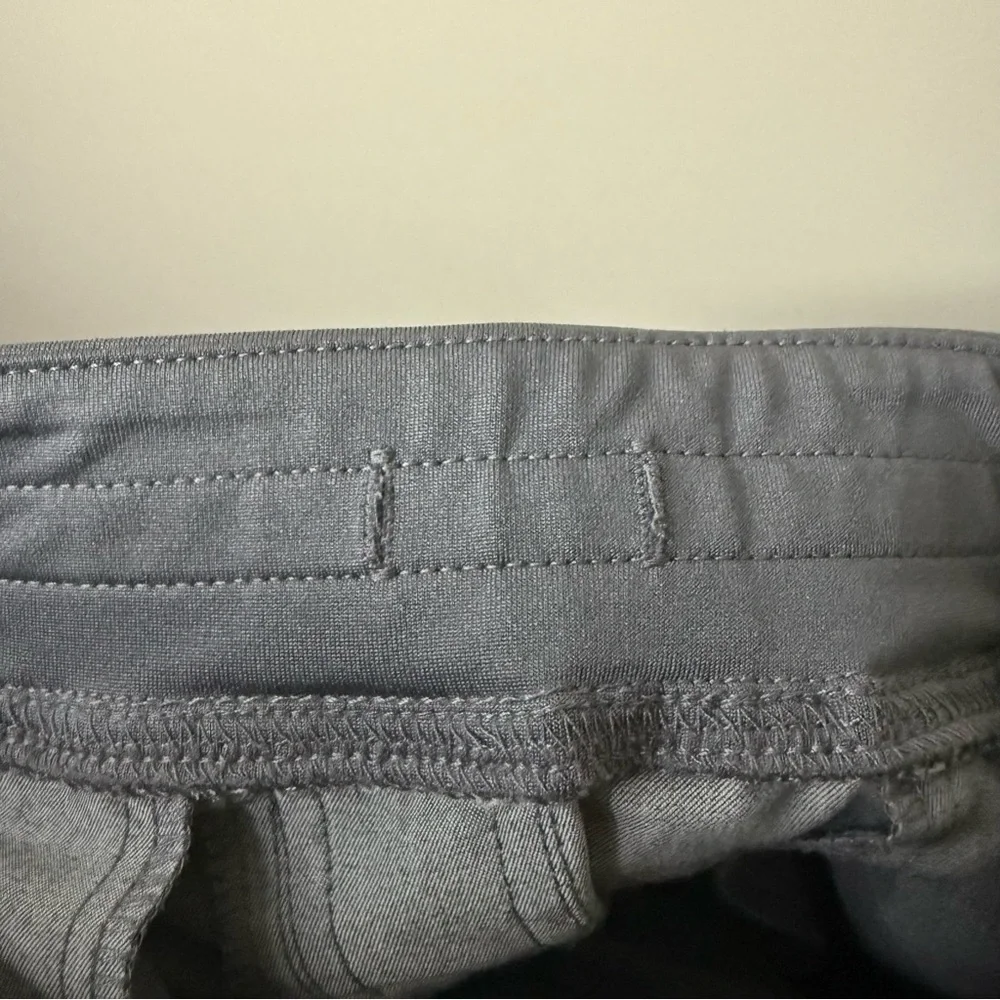 FIGS Axim Cargo Scrub Pants in Graphite Gray
